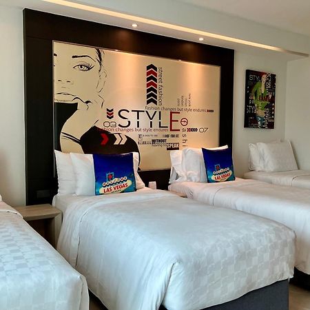 Hotel Clover Asoke - SHA Extra Plus Bangkok Kültér fotó