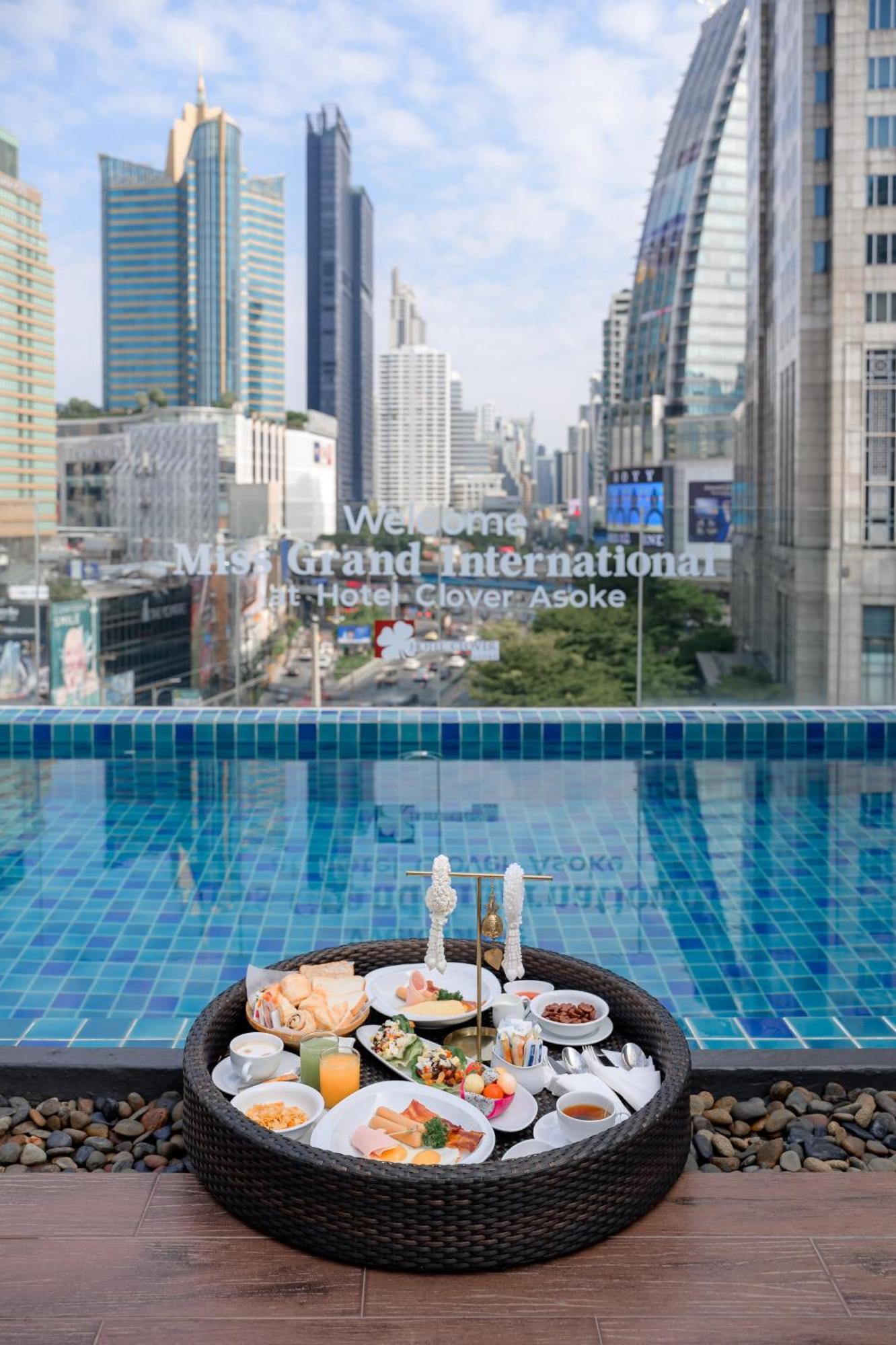 Hotel Clover Asoke - SHA Extra Plus Bangkok Kültér fotó