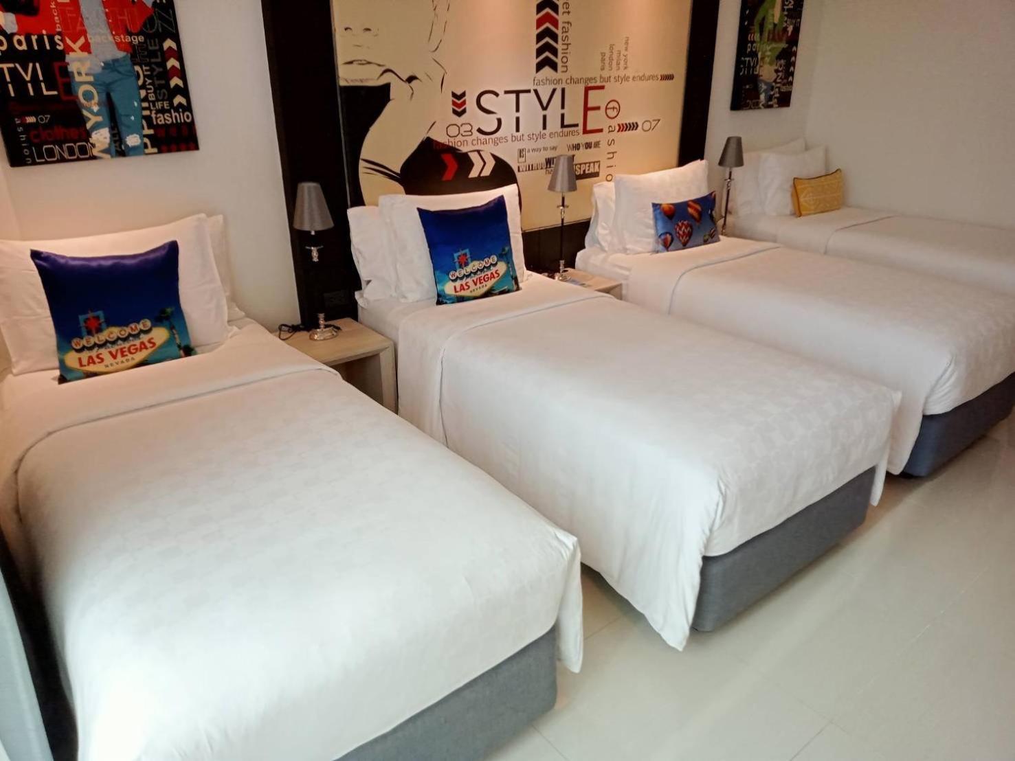 Hotel Clover Asoke - SHA Extra Plus Bangkok Kültér fotó